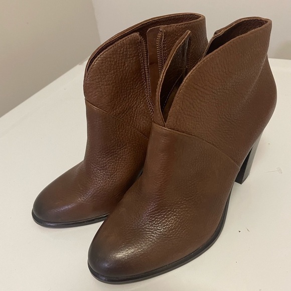 Vince Camuto Franeli Brown Leather Stacked Heel Ankle Boots Bootie Size 6.5 - Picture 2 of 5
